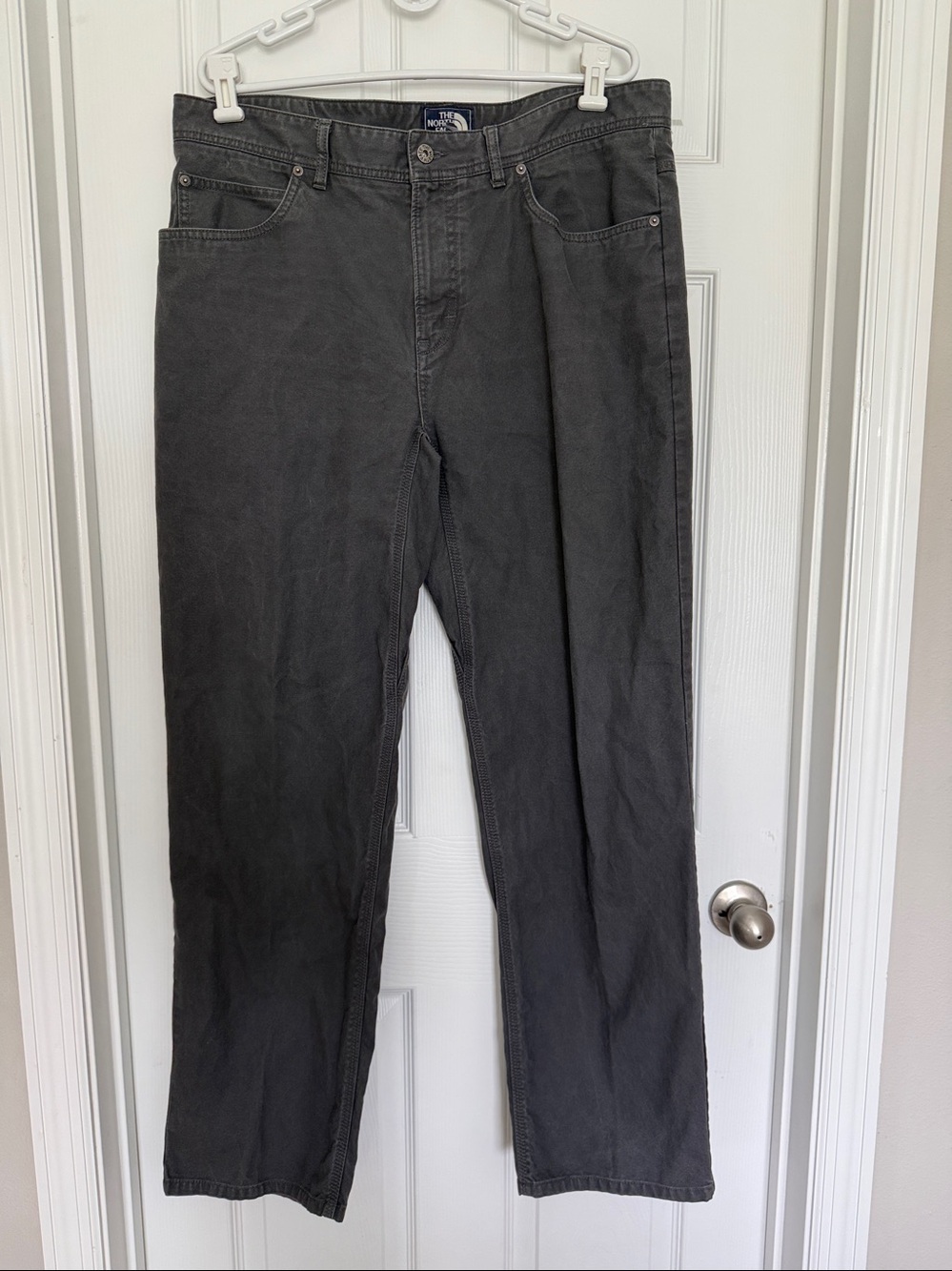 The North Face men’s gray 5 pocket jeans 38R